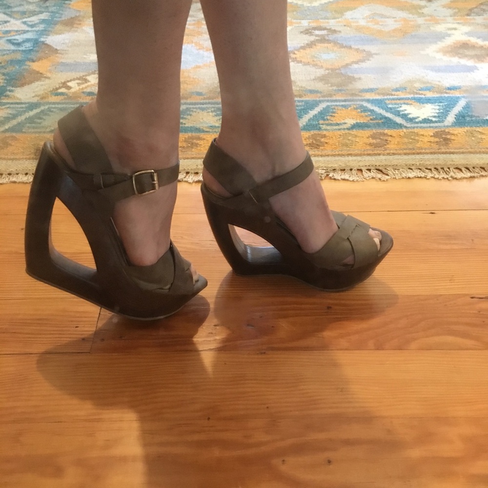 Retro cut out wooden wedges